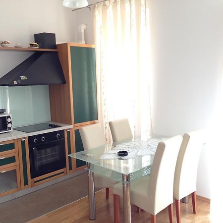 Apartment Duncovich Cres Bilik gambar