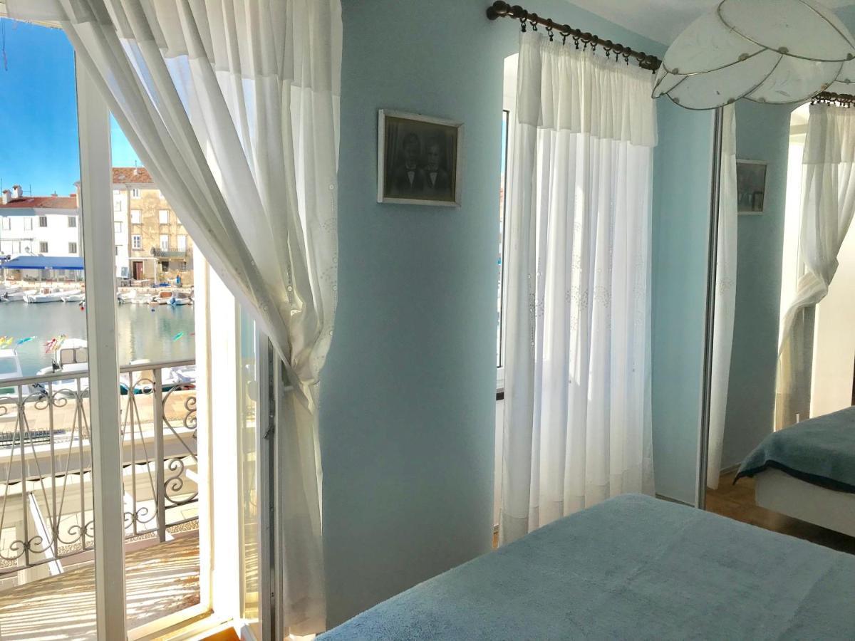 Apartment Duncovich Cres Luaran gambar